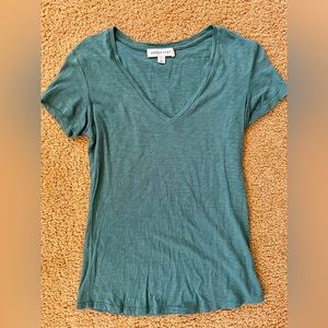 Amour Vert Basic V Neck T Shirt XS